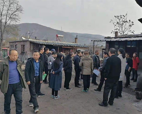 縣委、鎮(zhèn)府領(lǐng)導(dǎo)煤改電驗(yàn)收工程