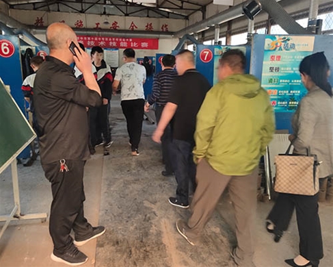 和靈石縣第一職業(yè)高中校領(lǐng)導在?？疾? /></div>
		<h2 id=