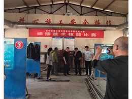 和靈石縣第一職業(yè)高中校領(lǐng)導(dǎo)在?？疾?/>
                    </a>
                    </div>
                  </div>
                  <div   id=